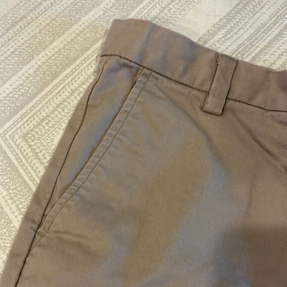 Vineyard Vines Boys Adjustable Waist Tan Shorts - Size 16 - Picture 3 of 7